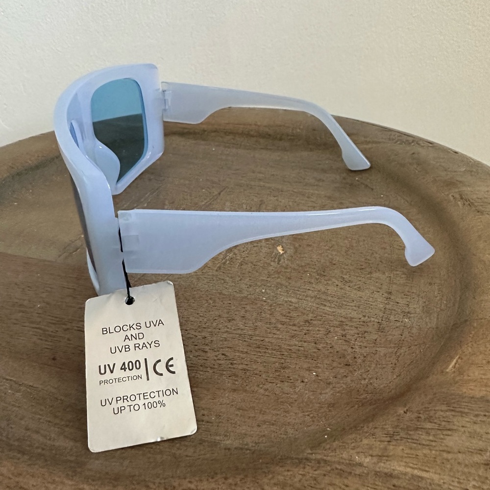 💙SUNGLASSES 💙 - Picture 3 of 3